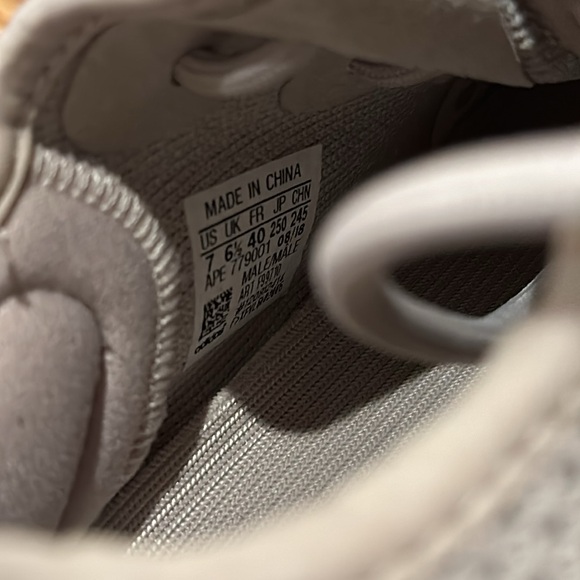 Yeezy Boost 350 V2 Sesame - Picture 9 of 9